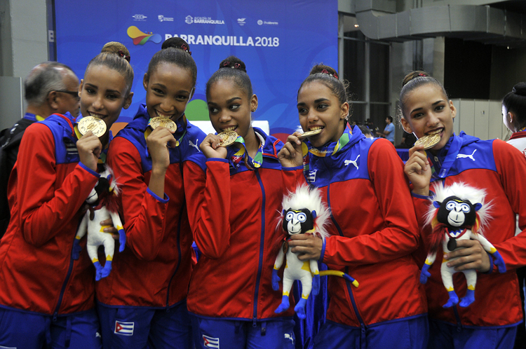   Rhythmic gymnastics team, general champion in Barranquilla. Photo: José Raúl Rodríguez Robleda 