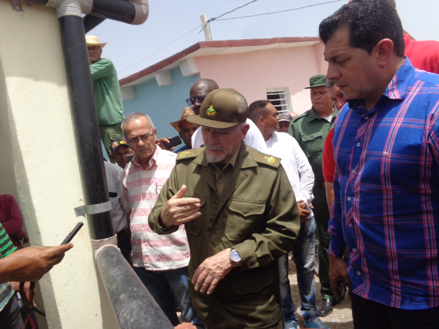   In the housing division of Blanca Rosa, Municipality of Majibacoa, he studies the local production of building materials. . Photo: Jorge Pérez Cruz 