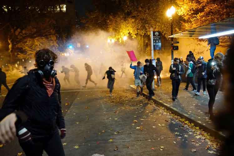 Ee Uu Crecen Protestas Tras Enfrentamientos En Portland • Trabajadores