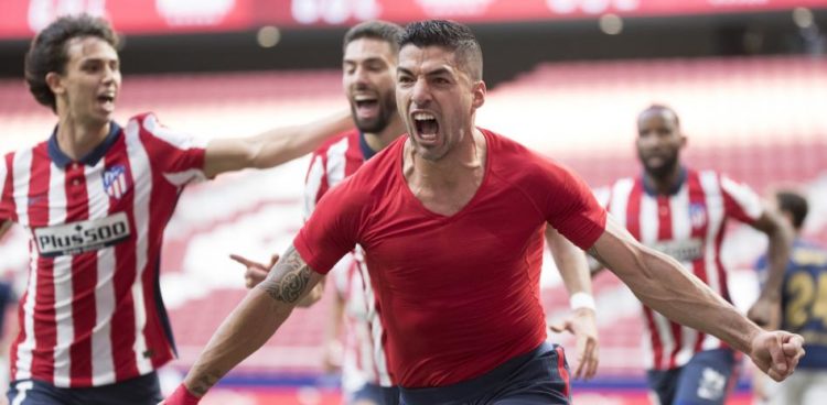 Luis Su Rez Recibe El Trofeo Efe Al Mejor Jugador Iberoamericano En