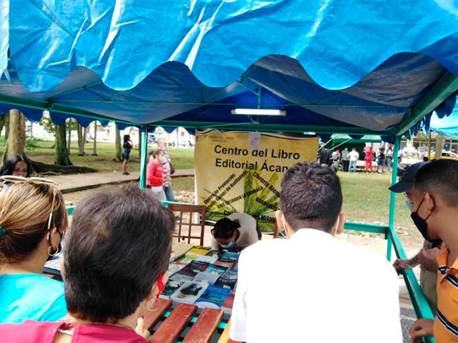 Aplausos Para La Fiesta Del Libro En Camag Ey Trabajadores