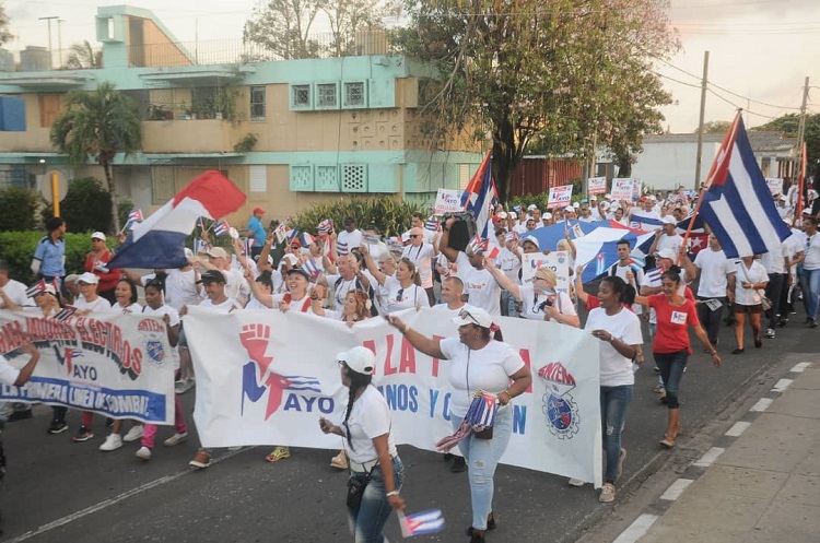 Isla De La Juventud Contagioso Desfile En La Isla Fotos Trabajadores