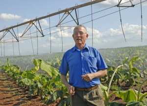 “La subestación eléctrica facilita el crecimiento de nuestras áreas cultivables con modernas máquinas de riego de pivote central”, afirmó Carlos Blanco. Foto: Nohema Díaz Muñoz