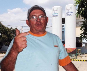 José Miguel  Rodríguez Hernández reconoce que el éxito de la UEB Gases Camagüey radica en las buenas relaciones entre los trabajadores. Fotos: Orlando Durán Hernández