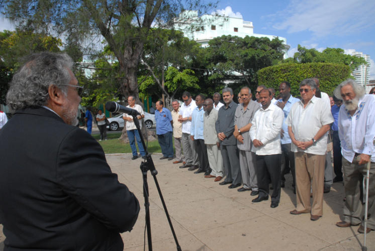 Acto de recordación al Grito de Libertad en América Latina, y colocación de ofrenda floral al prócer de la independencia del Ecuador, Eloy Alfaro, en la Avenida de los Presidentes, en el municipio de Plaza de la Revolución, en el que participaron Elio Gómez, vicepresidente del Instituto Cubano de Amistad con los Pueblos ICAP Y Jorge Rodríguez Hernández, embajador de Ecuador en Cuba.