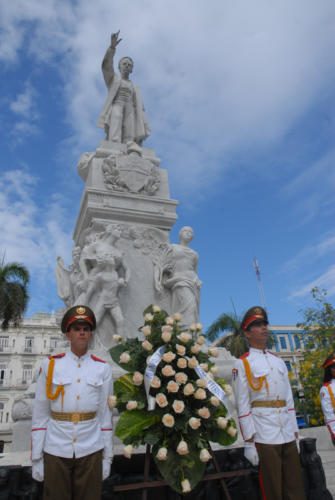 Acto de recordación al Grito de Libertad en América Latina, y colocación de ofrenda floral al Héroe Nacional José Martí, en el Parque Central de la capital cubana