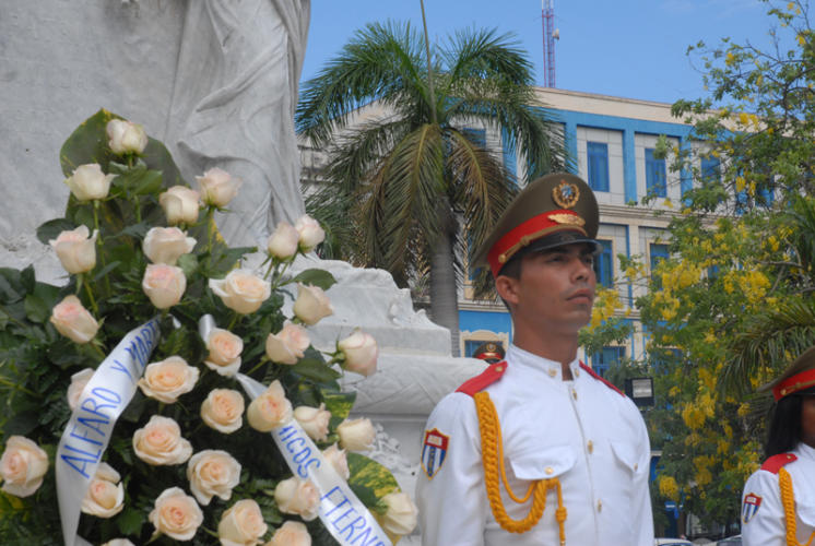 Acto de recordación al Grito de Libertad en América Latina, y colocación de ofrenda floral al Héroe Nacional José Martí, en el Parque Central de la capital cubana