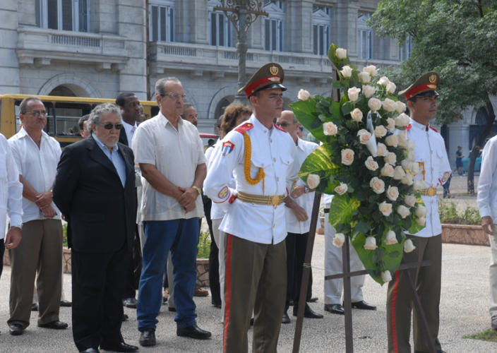 Acto de recordación al Grito de Libertad en América Latina, y colocación de ofrenda floral al Héroe Nacional José Martí, en el Parque Central de la capital cubana