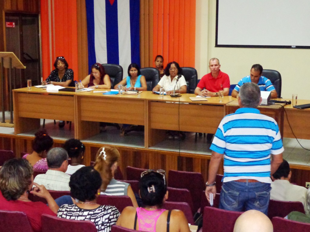 En las intervenciones los delegados expresaron las dificultades principales y las proyecciones. Foto: Ramón Barreras.