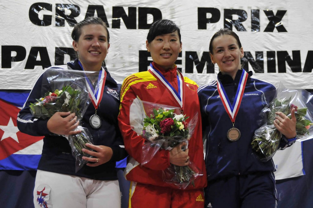 De izquierda a derecha: Hurley, medalla de plata; Hao, campeona del certamen; y Gherman, medallista de bronce. Foto: Joaquín Hernández Mena