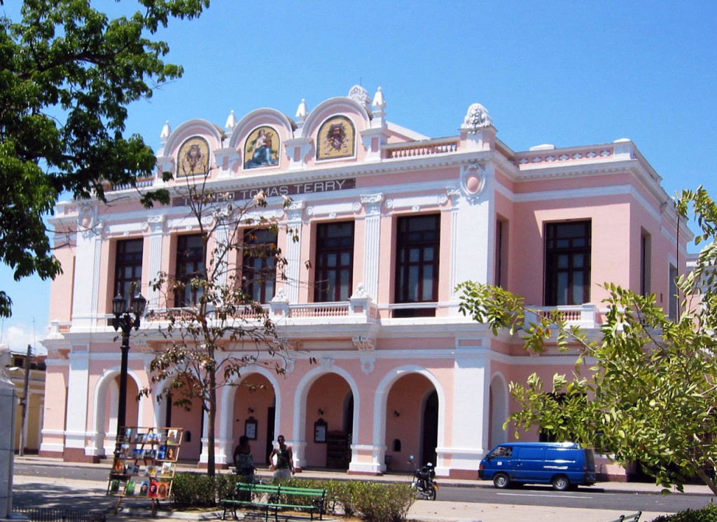 Esta será una semana de lujo para el centenario teatro Tomás Terry, de la ciudad de Cienfuegos. Foto: Barreras Ferrán