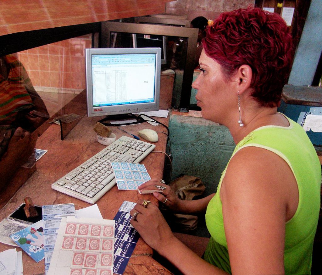 El empleo del sello postal en Cuba responde en primera medida a un fin práctico (trámites burocráticos) no filatélico. 