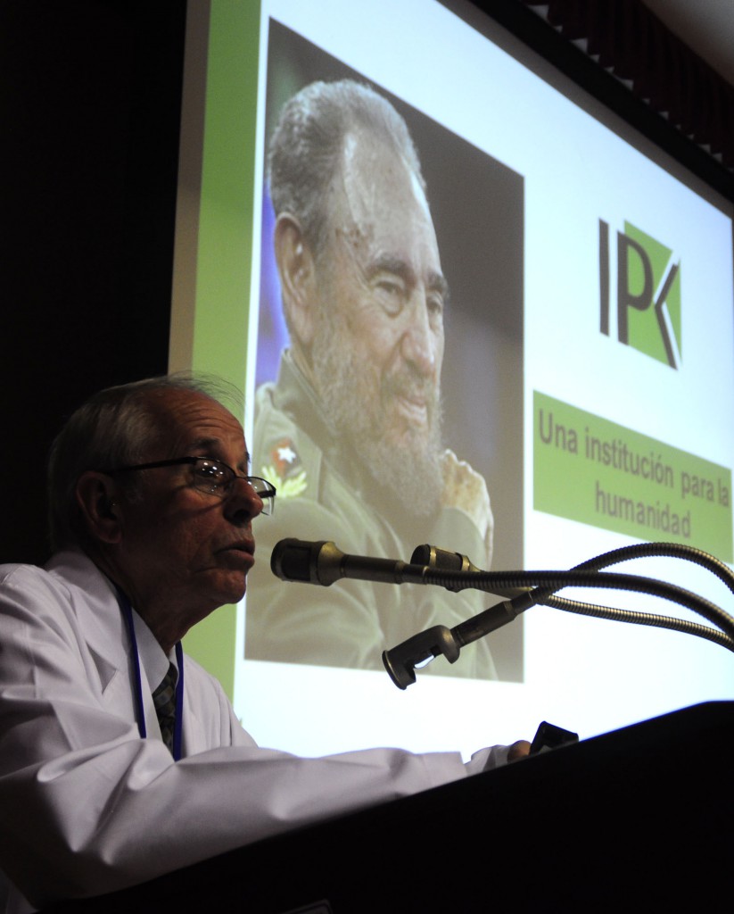 El doctor Jorge Pérez Ávila, director del centro, informó sobre las características, capacidad y la misión de la institución. Foto: Roberto Carlos Medina