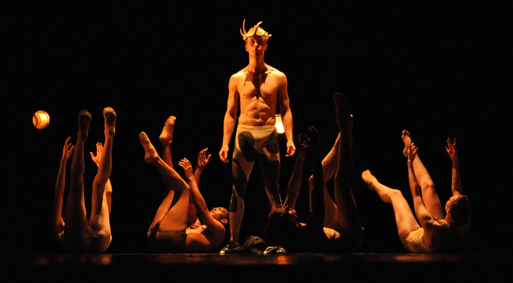 Faune, por la compañía Pontus Lidberg Dance. Foto: Yuris Nórido
