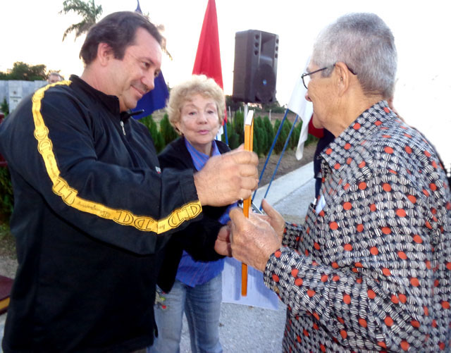 El avileño Arquímedes Romo Pérez (a la derecha) mereció el Premio Violeta Casals de Honor.