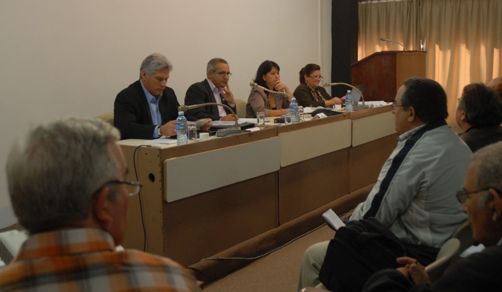 El Primer vicepresidente de los Consejos de Estado y de Ministros presidió sesión de trabajo de la comisión. Foto: Agustín Borrego