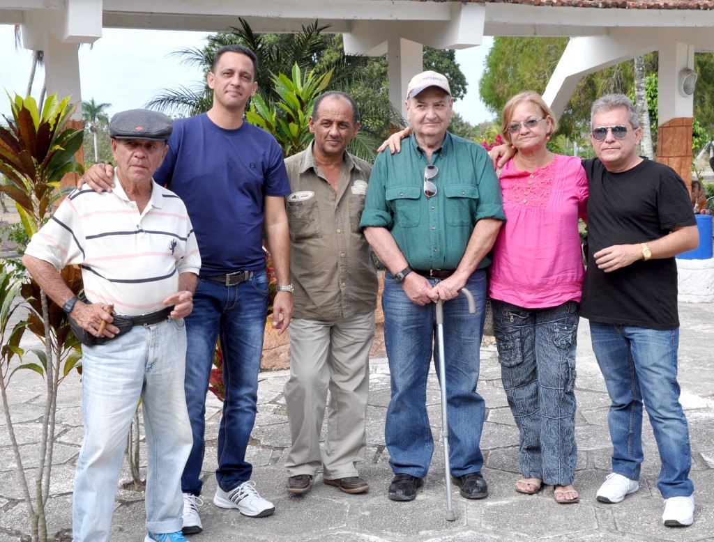 El colectivo de Melaíto: de derecha a izquierda Martirena, Celia, Pedro, Linares, Javier, un activo colaborador, y Roland. Foto: Cortesía de Melaíto