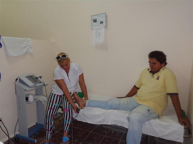 La sala de rehabilitación circunscrita al centro cuenta con equipamiento moderno y técnicos preparados para atender a los pacientes.