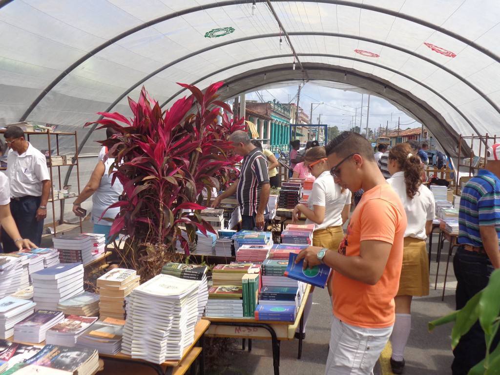 La Feria del Libro en Pinar del Río se extenderá hasta el día 8 de marzo. Foto: Del autor