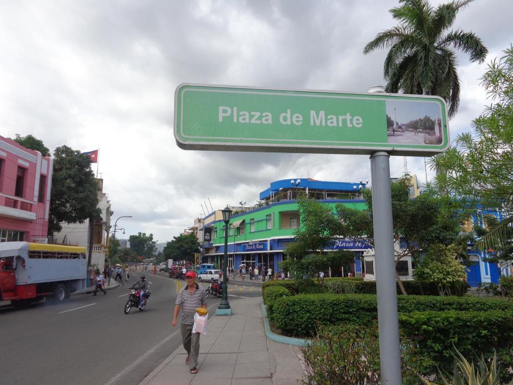 Este céntrico entorno de la Ciudad Heroína, además del parque Céspedes y Ferreiro, brindará el servicio de conexión wifi. Foto: Betty Beatón