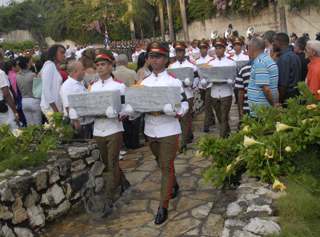 Ceremonia familiar con honores militares. AIN FOTO/ Arelys María ECHEVARRÍA RODRÍGUEZ/ rrcc