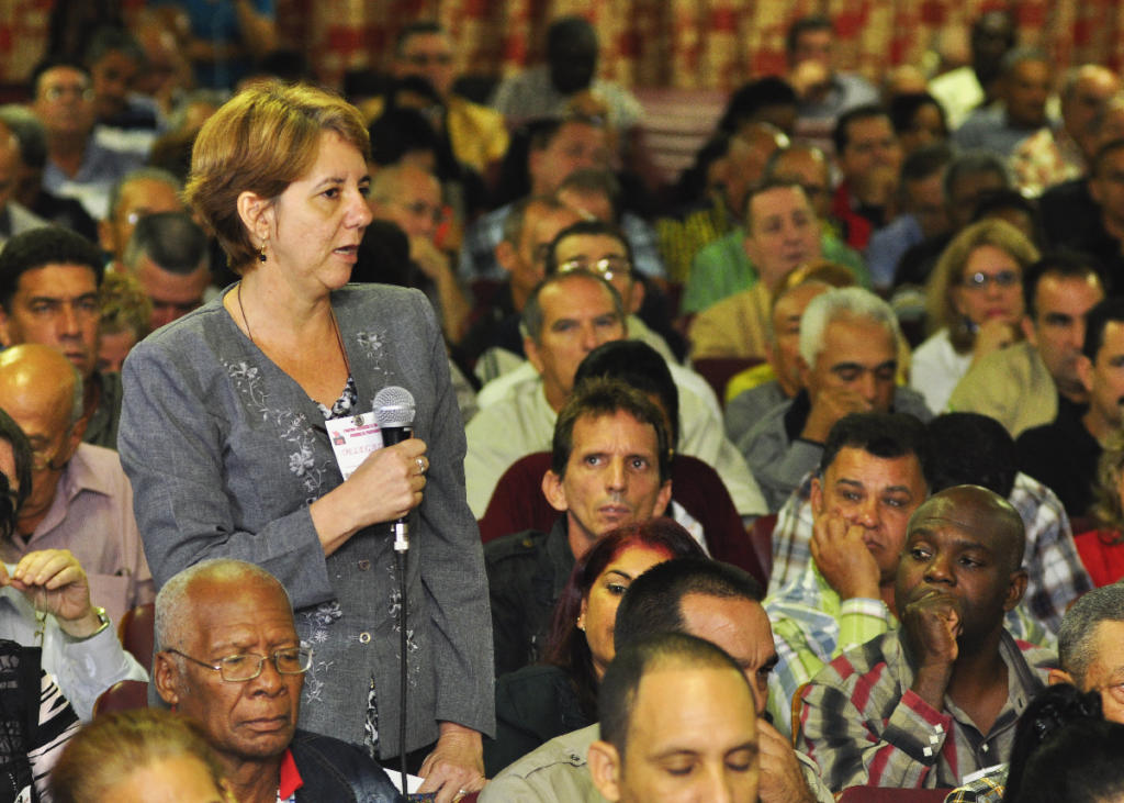 Los delegados en la Asamblea del Partido en Mayabeque enfocaron el debate en temas como la actividad agropecuaria y cañera. Foto: Cristian Domínguez