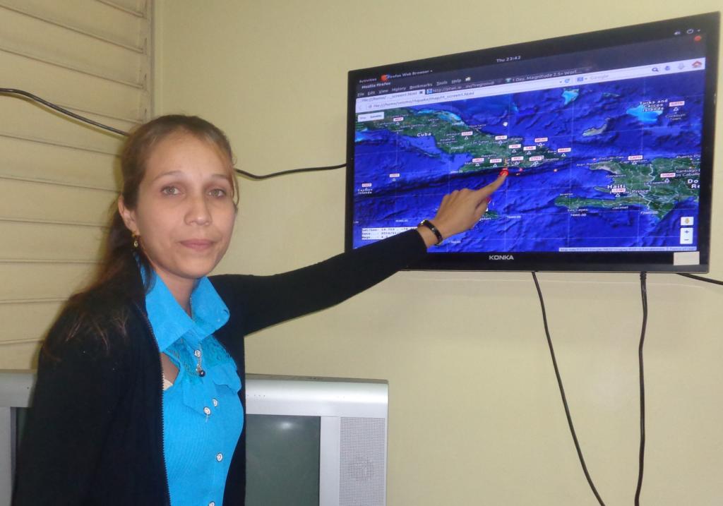 La ingeniera Yelena precisa que el fortalecimiento del sistema de monitoreo y alerta temprana se realiza en la zona de mayor riesgo sísmico 