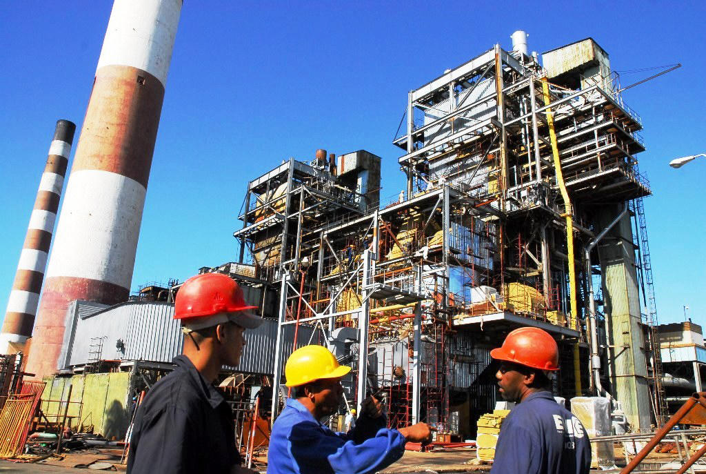 La termoeléctrica Carlos Manuel de Céspedes, en la provincia de Cienfuegos, demuestra que las empresas estatales socialistas pueden caracterizarse por la eficiencia y la eficacia. Foto: Juan Carlos Dorado