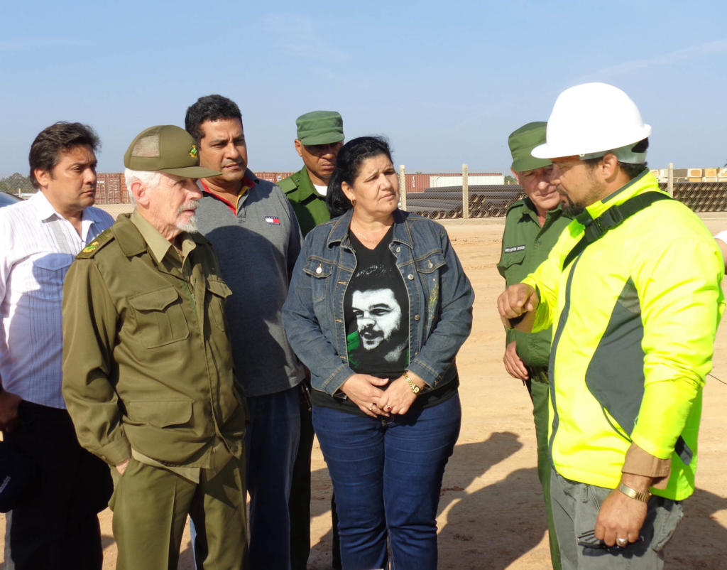 El Comandante de la Revolución se interesó por el proyecto ubicado en el norte de la provincia cubana. Foto: Eduardo González Martínez
