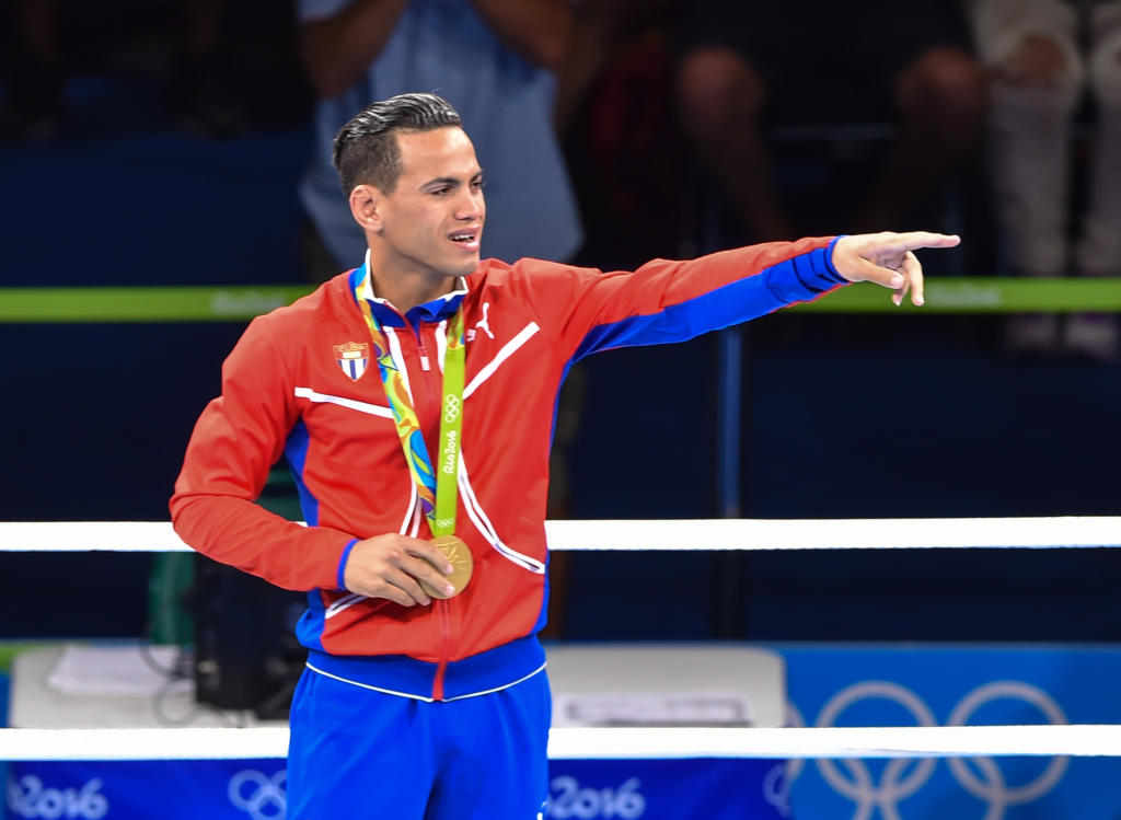 El cubano Robeisy Ramírez Carrazana, ganador de la medalla de oro al derrotar al estadounidense Shakur Stevenson, en la categoría de los 56 Kgs, en el boxeo de los XXXI Juegos Olímpicos de Río de Janeiro. FOTO/Marcelino VÁZQUEZ HERNÁNDEZ