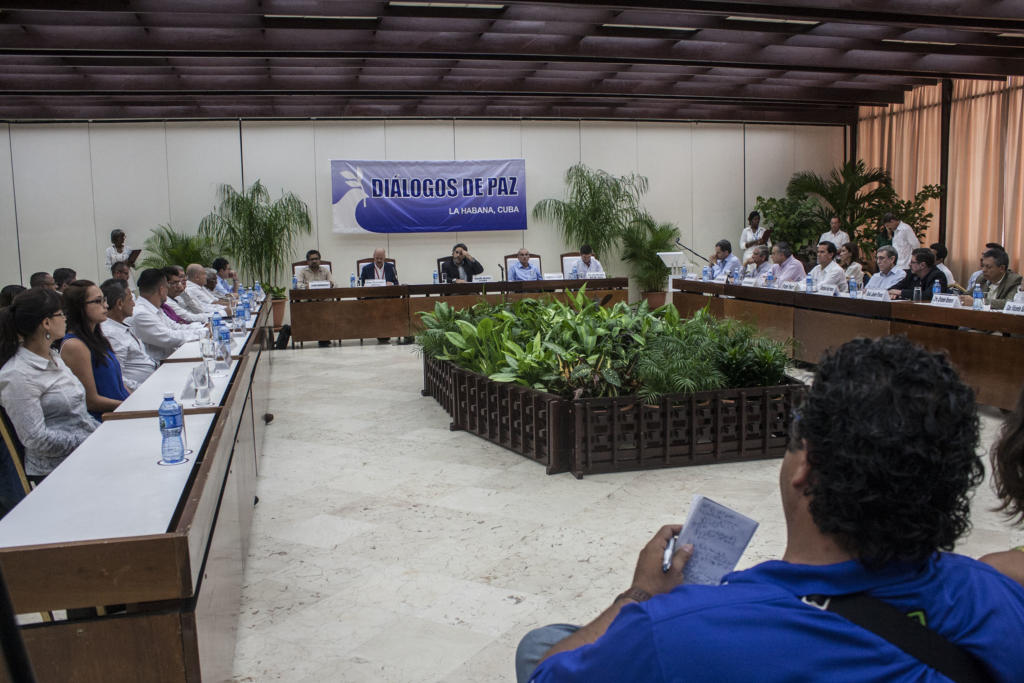 La firma del protocolo de los acuerdos del cese de fuego definitivo tuvo lugar en el salón de protocolo de El Laguito, en La Habana, Cuba. Fotos: René Pérez Massola