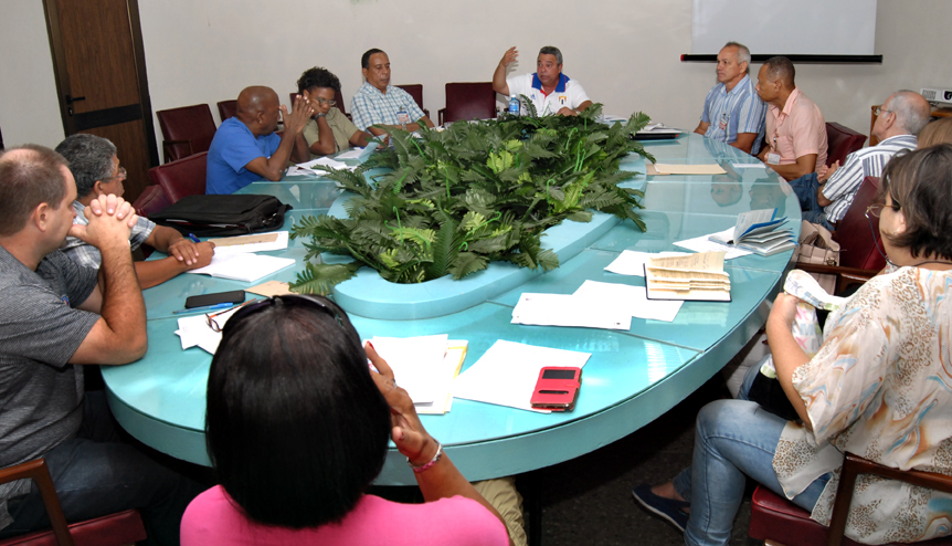 La delegación cubana que asistirá al 17mo. Congreso Sindical Mundial debate sobre la significación de este encuentro en medio de la coyuntura geopolítica actual. Foto: Heriberto González