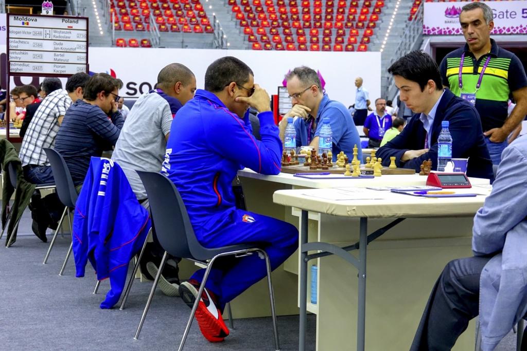 Cuba, de espaldas, debe salir victoriosa en su duelo de este viernes ante Suecia. Foto Paul Trong