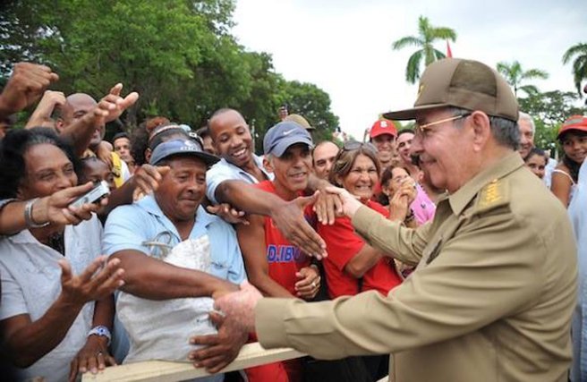 Saber que Raúl está en Santiago de Cuba da aliento a los más de un millón de habitantes de esta suroriental provincia 