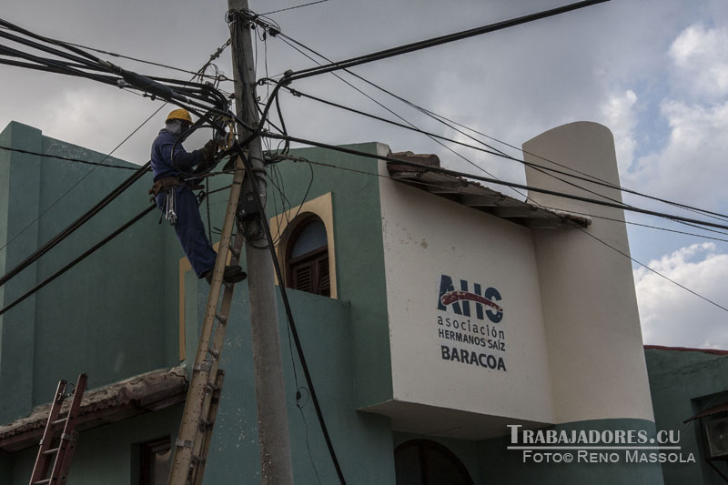 En Maisí y Baracoa se duplicarán los servicios de telefonía fija y móvil, y las señales de radio y televisión. Foto: Reno Massola 
