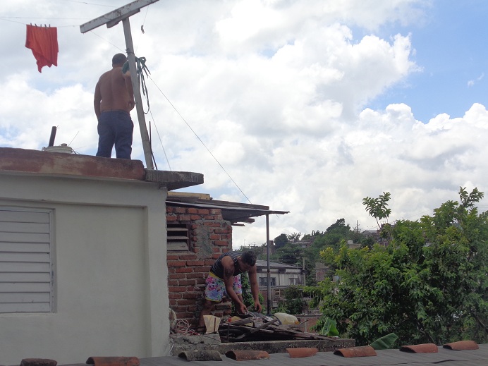 La población aplica medidas para asegurar el techo de sus viviendas, y se emplea en la limpieza de azoteas, y desagües