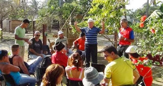 La bienvenida a los invitados será, como el año anterior, en el jardín del Hogar Literario de esa localidad, donde fue fundada la agrupación el 30 de marzo del 2013 por el poeta Miguel Mariano Piñero, a la derecha en la foto.