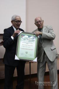 Profesor Julio Font Tiú