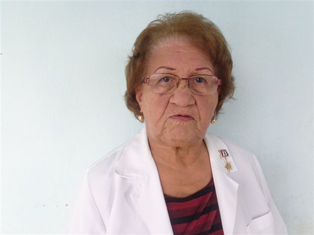 Doctora en Ciencias Médicas Pura Avilés Cruz, Heroína del Trabajo de la República de Cuba y especialista hospital Lenin, de Holguín.
