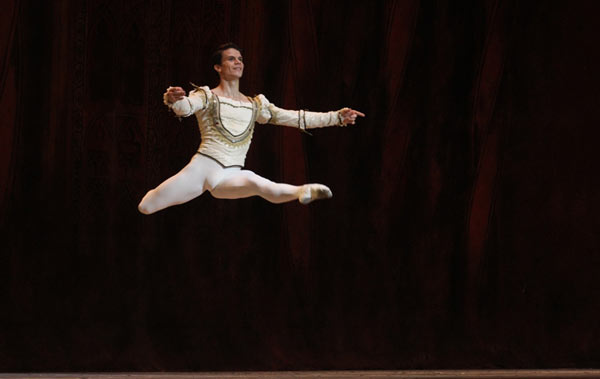 Una de las cosas que más añoro es bailar para el público cubano en el Gran Teatro de La Habana comentó el bailarín cubano. Foto : Tomada de Jiribilla