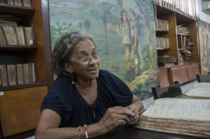 Atesoramos los expedientes de todos los alfabetizadores, explica Luisa Campos, directora del Museo de la Alfabetización. Foto: René Pérez Massola