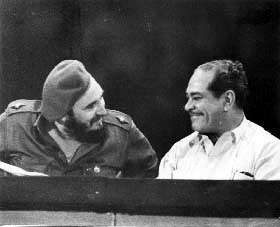 Blas Roca junto a Fidel.