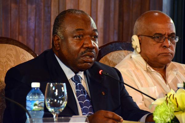 Ali Bongo Ondimba (I), presidente de la República Gabonesa, interviene durante el Foro de Negocios Gabón - Cuba. Foto: Modesto Gutiérrez