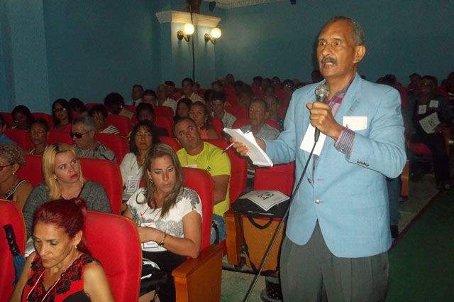 “Los sindicalistas tenemos que exigir por la participación de los trabajadores en la preparación, ejecución y control de los planes porque la economía es la esencia del desarrollo…”, expresó el doctor Gilberto Miranda. Foto: José Luis Martínez Alejo