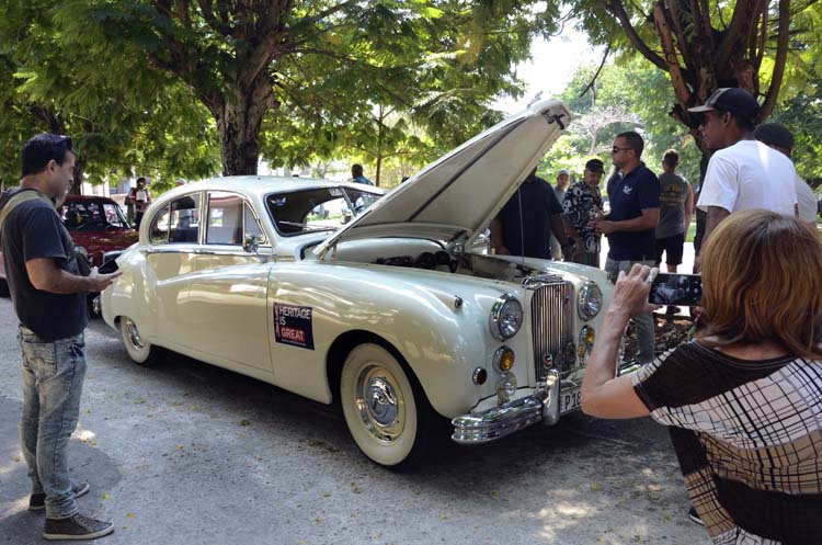 Autos Clásicos Británicos En La Habana Galería De Imágenes • Trabajadores 4912