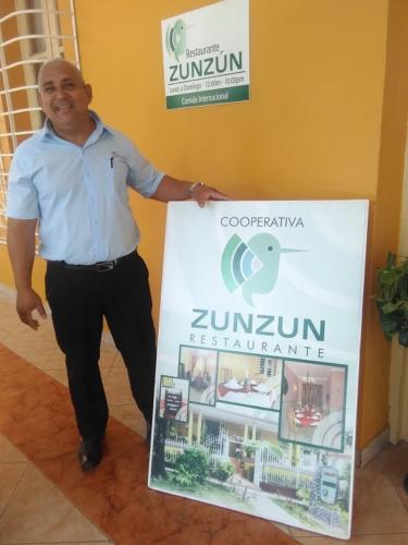 Argelio Enrique Oliú, presidente de la cooperativa no agropecuaria Restaurante Zunzún. Foto Betty Beatón Ruiz