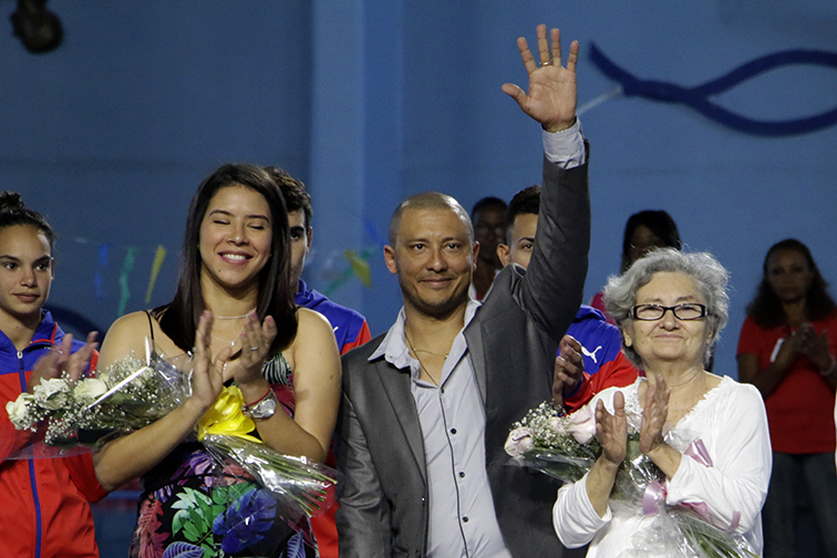 José Antonio con su esposa y madre. Foto: Abel Padrón