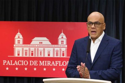 Venezolanos reanudan actividades laborales tras sabotaje eléctrico