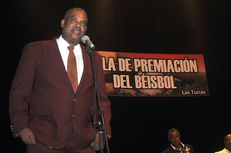 Pablo Civil se dirigió al pueblo de Las Tunas en la Gala del Béisbol Cubano. Foto: José Raúl Rodríguez Robleda