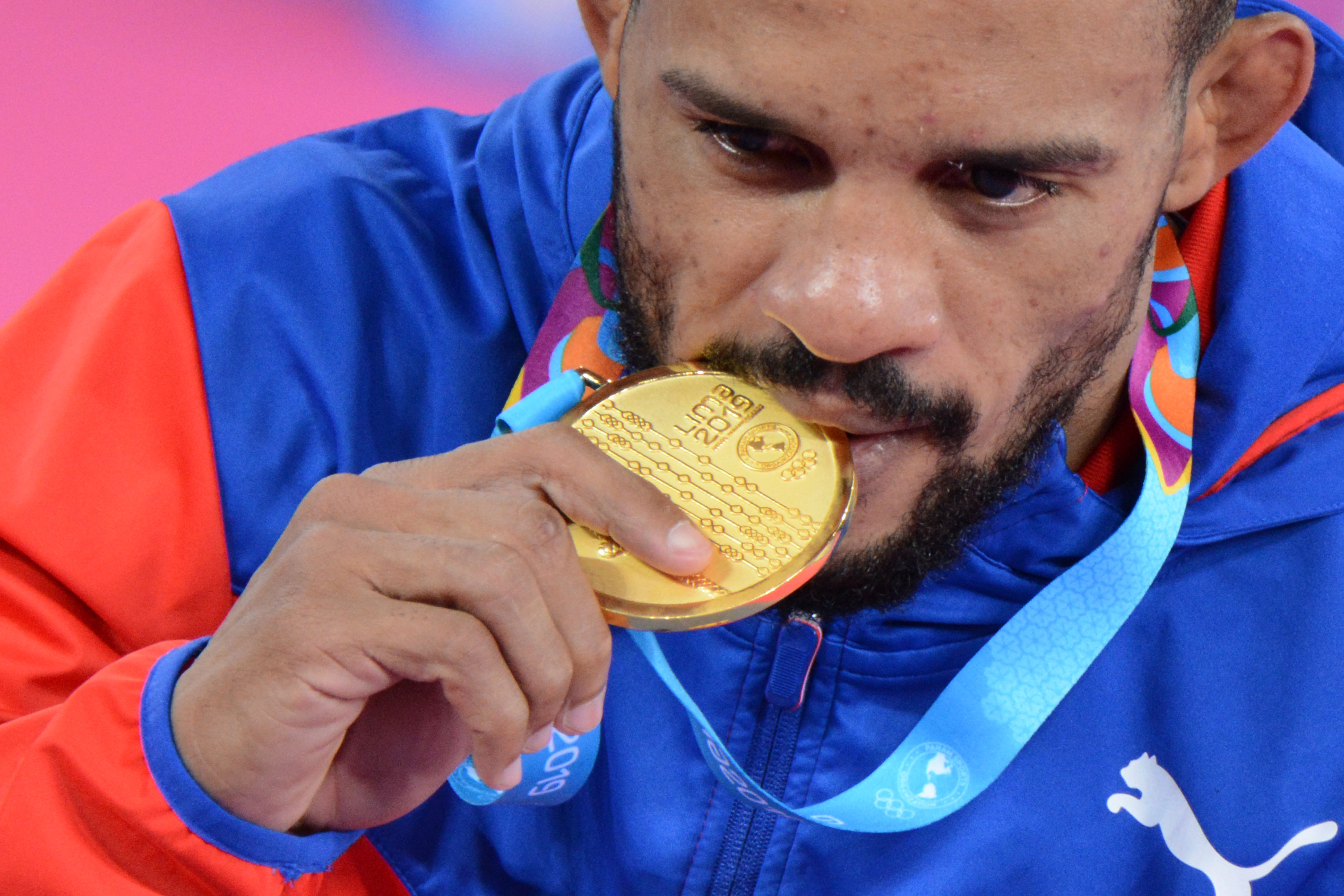 Medalla de oro para el cubano Alejandro E.Valdés. FOTO/Osvaldo GUTIÉRREZ GÓMEZ
